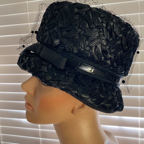 Vintage black Valerie Modes straw hat with netting and bow - Picture 3 of 15